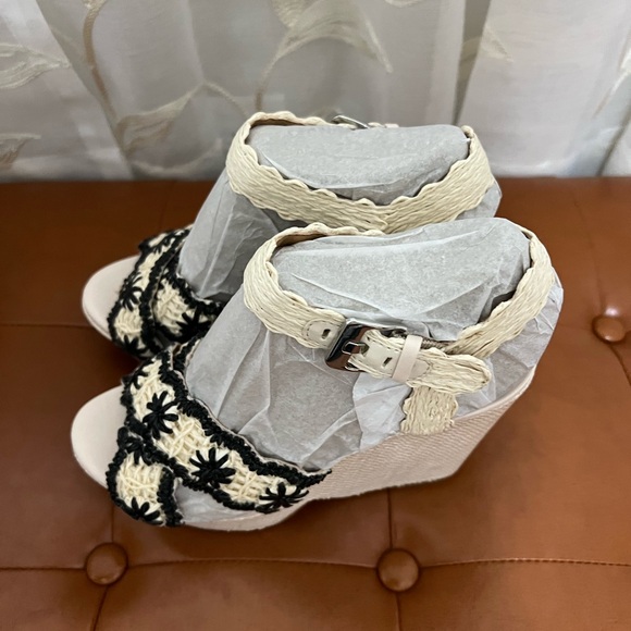 White and black wedges from copper key. Never worn - Picture 4 of 7